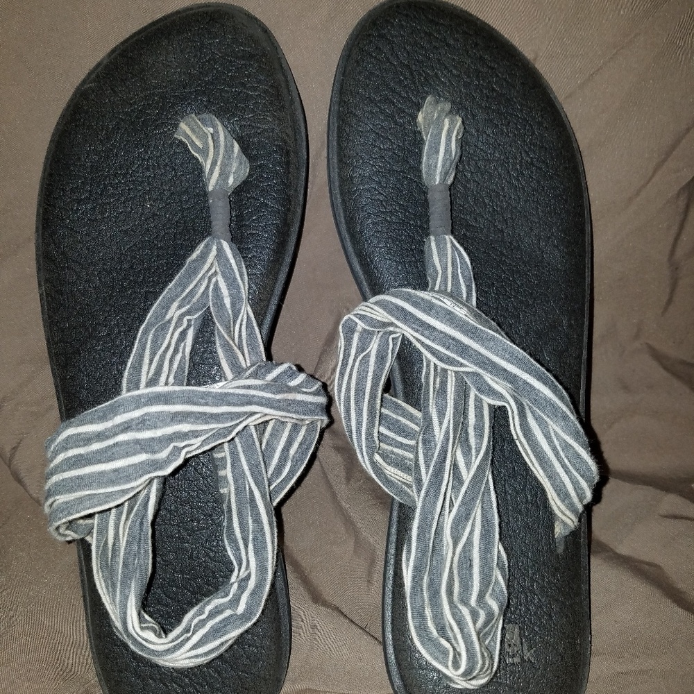 sanuk sandals size 11